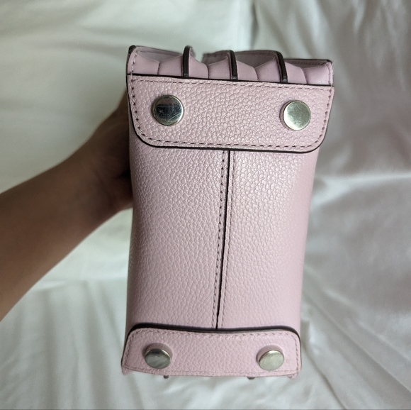 Michael kors mini tote 🩷🖤 Limited time 50🖤🩷 - Picture 3 of 9